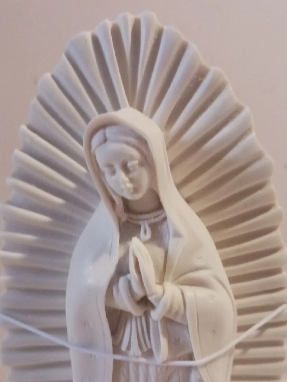 Beautiful White Virgin Mary Home Art Statue - Decorative Religious Figurine - Picture 5 of 12